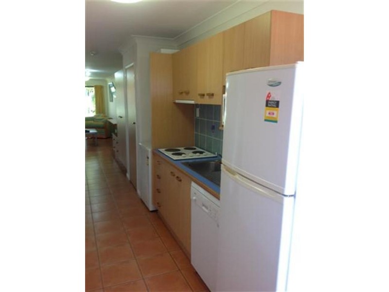 25 Pebble Beach Drive, Coral Cove QLD 4670