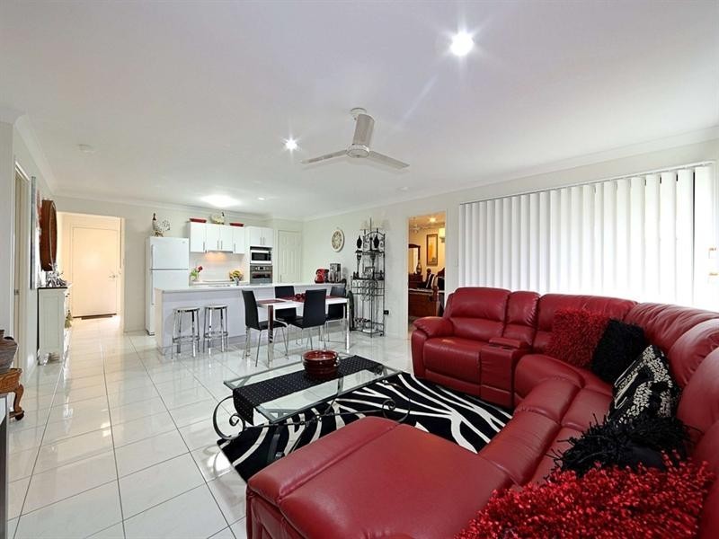 11 Freeman Street, Avoca QLD 4670