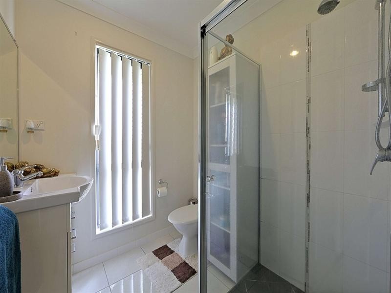 11 Freeman Street, Avoca QLD 4670