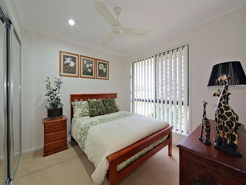11 Freeman Street, Avoca QLD 4670