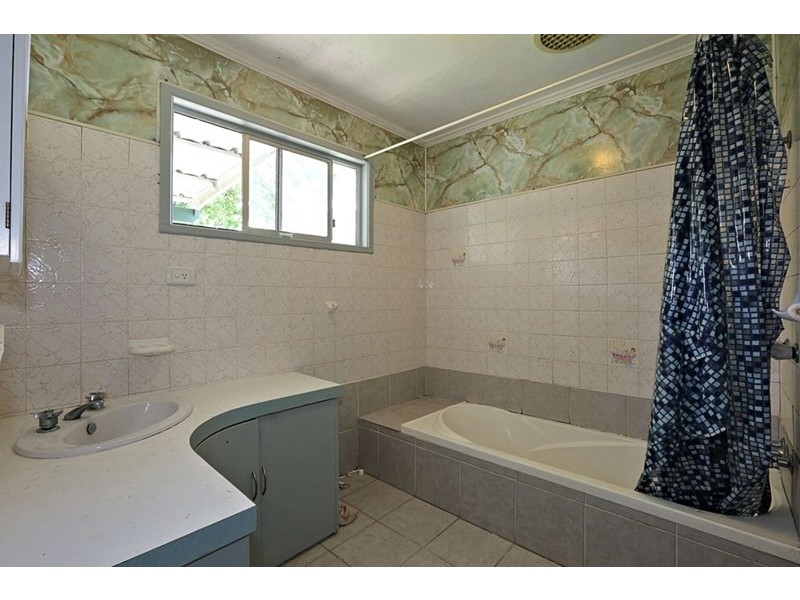 14 Childers Road, Kensington QLD 4670