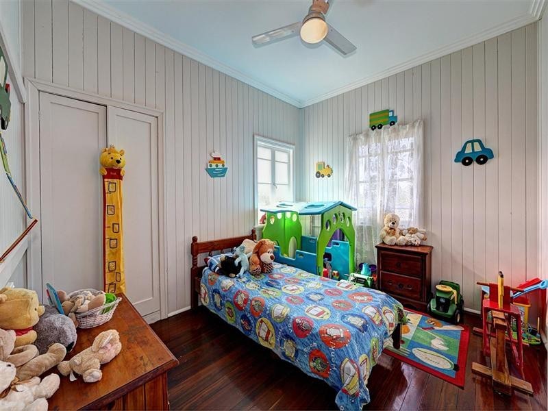 17 Duffy Street, Burnett Heads QLD 4670