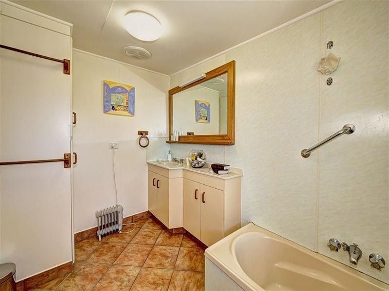 417 Windermere Road, Qunaba QLD 4670