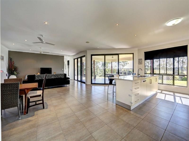 2 Louise Court, Branyan QLD 4670