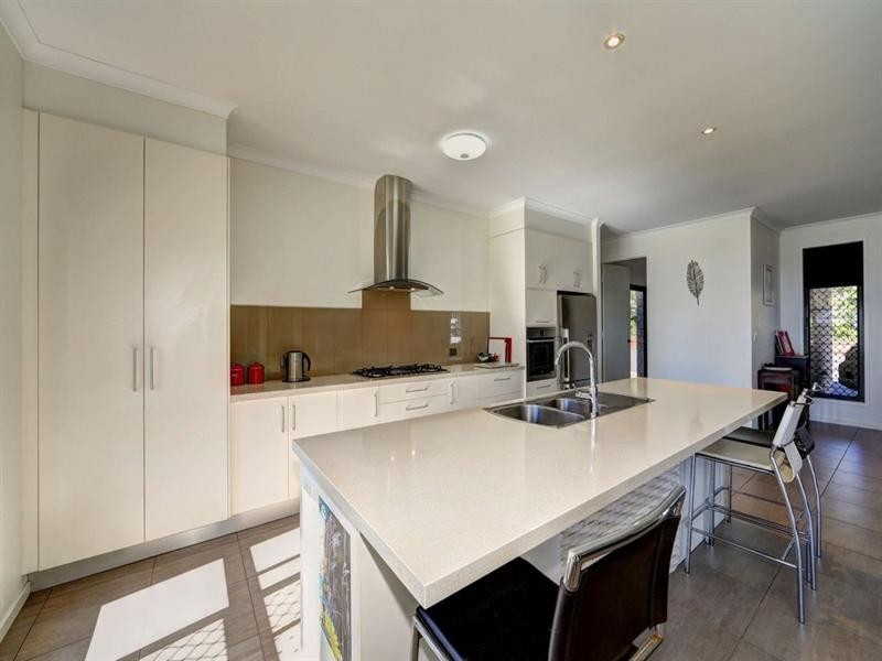 2 Louise Court, Branyan QLD 4670