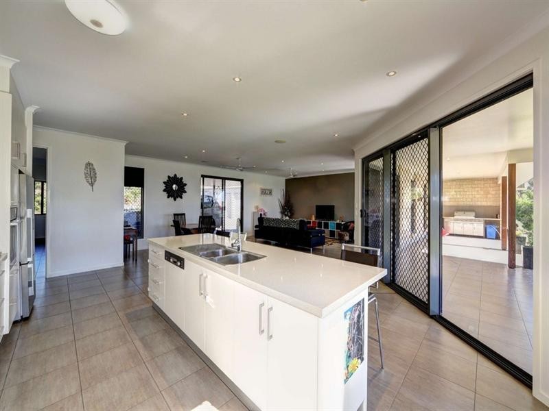 2 Louise Court, Branyan QLD 4670