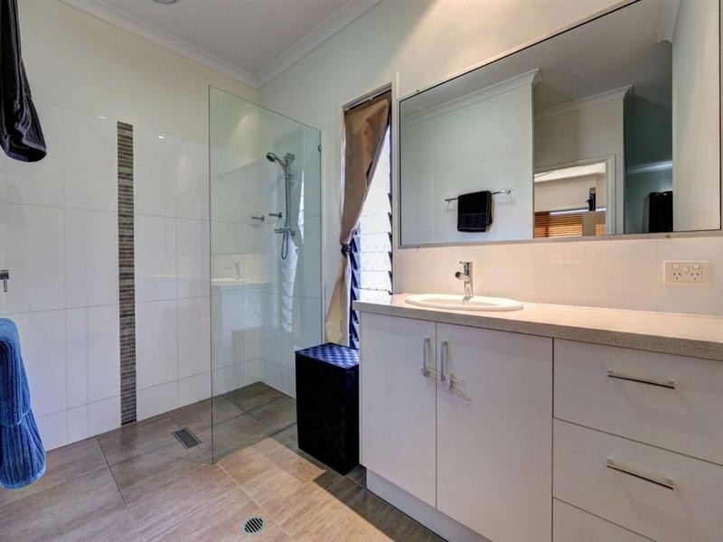 2 Louise Court, Branyan QLD 4670