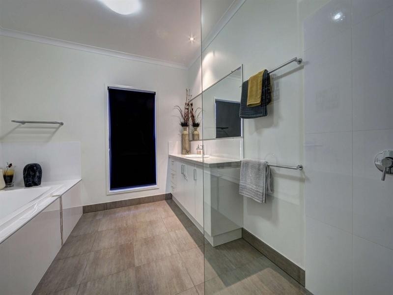 2 Louise Court, Branyan QLD 4670