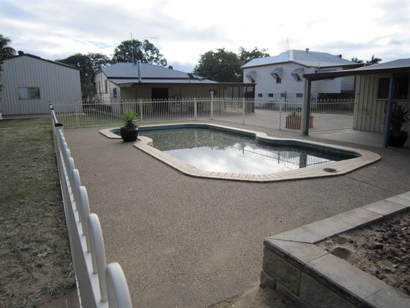 14 Hinkler Avenue, Bundaberg North QLD 4670