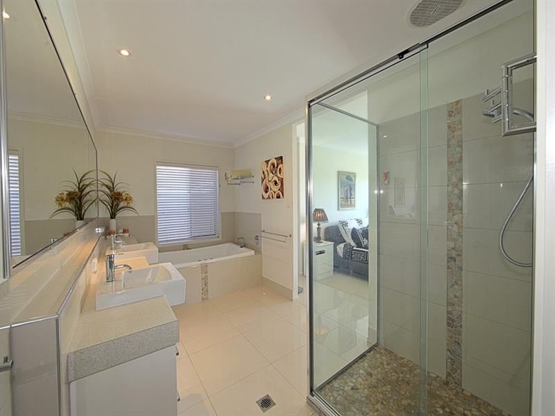 38 Bisdee Street, Coral Cove QLD 4670