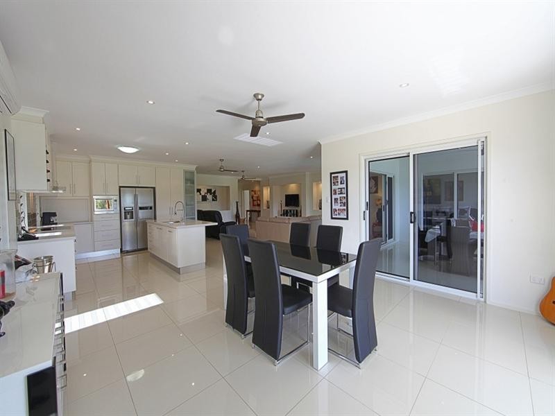 38 Bisdee Street, Coral Cove QLD 4670