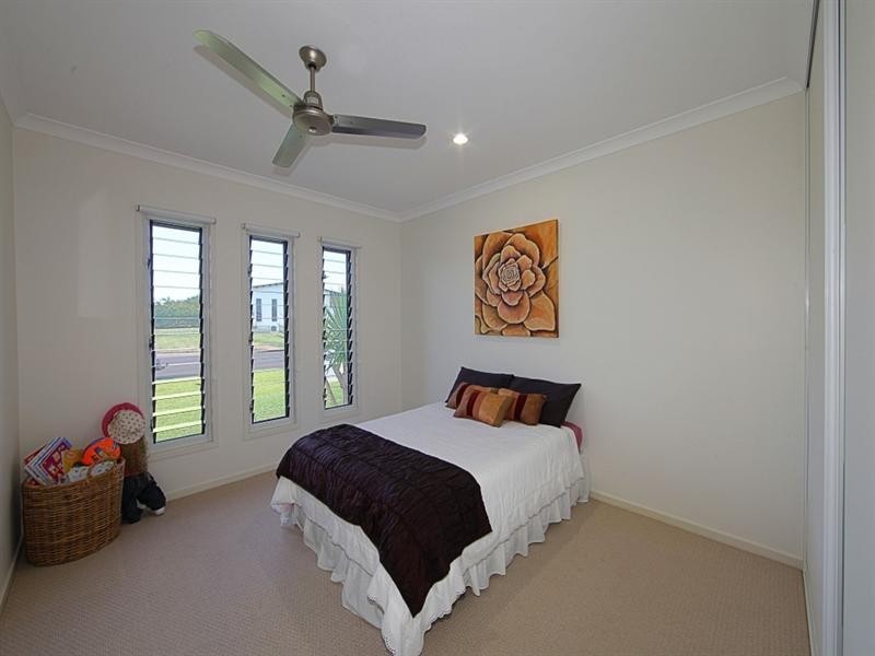 38 Bisdee Street, Coral Cove QLD 4670