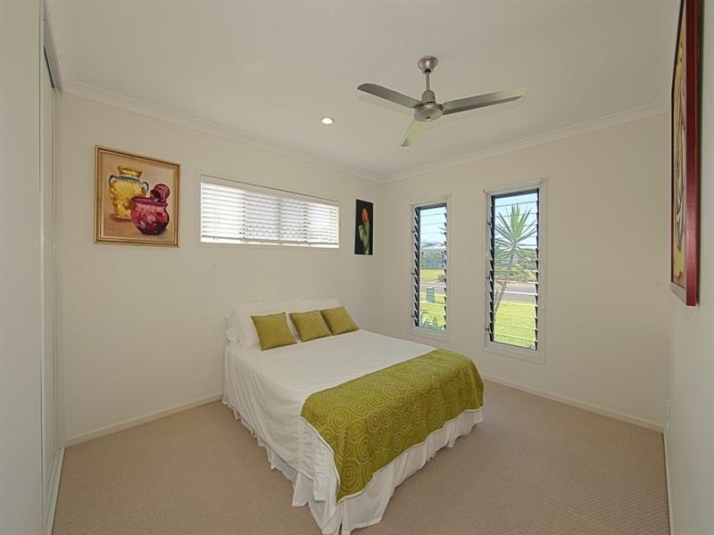 38 Bisdee Street, Coral Cove QLD 4670