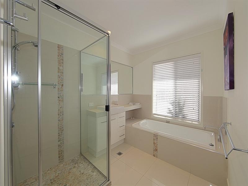 38 Bisdee Street, Coral Cove QLD 4670