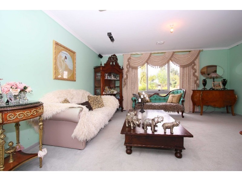 6 Brentfield Court, Mill Park VIC 3082