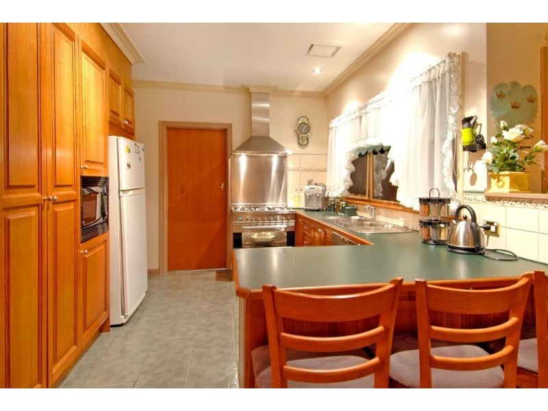 37 Green Avenue, Kingsbury VIC 3083