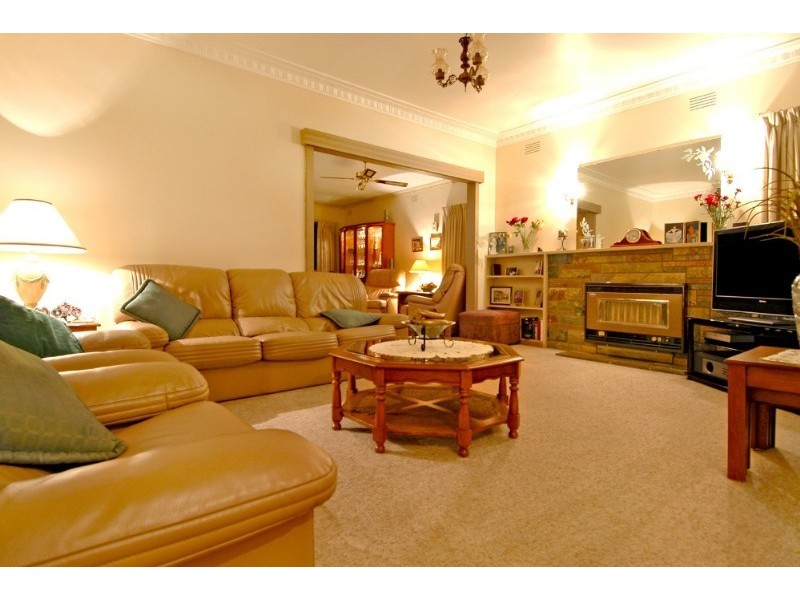 37 Green Avenue, Kingsbury VIC 3083