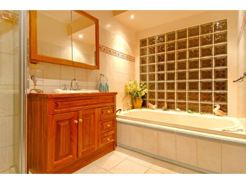 37 Green Avenue, Kingsbury VIC 3083