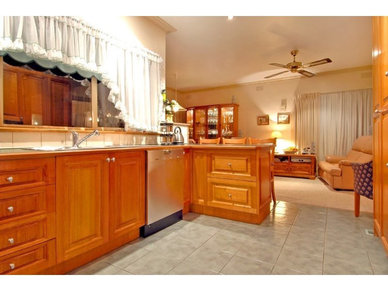 37 Green Avenue, Kingsbury VIC 3083