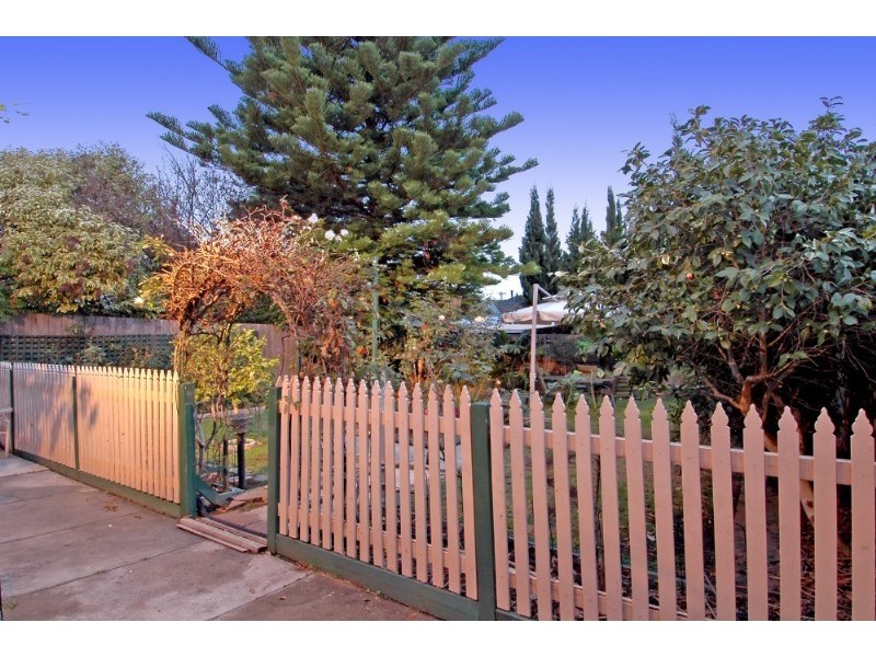 37 Green Avenue, Kingsbury VIC 3083
