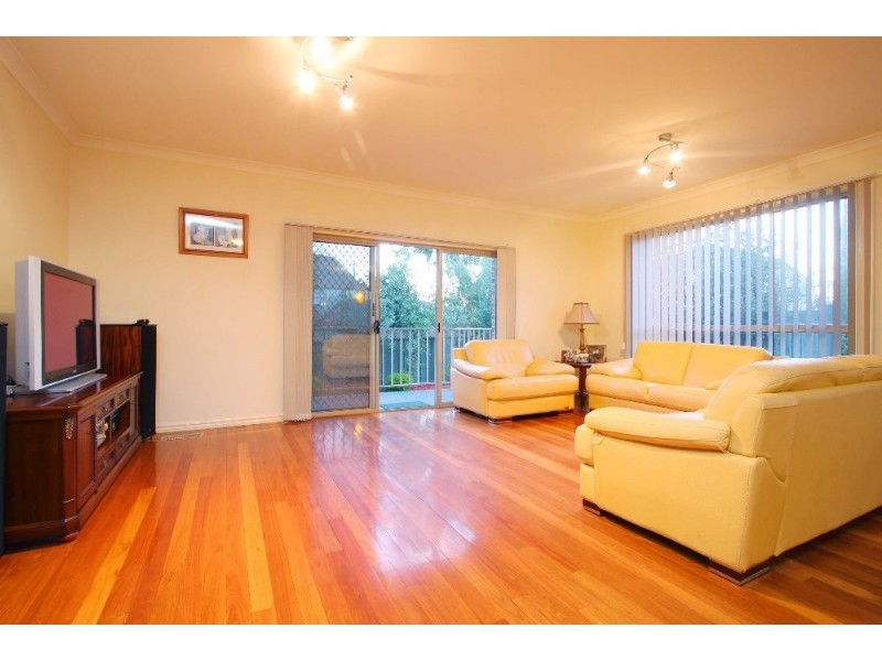 4 Oregon Place, Mill Park VIC 3082