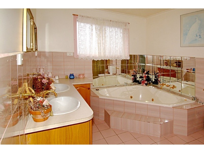 33 Cher Avenue, Bundoora VIC 3083