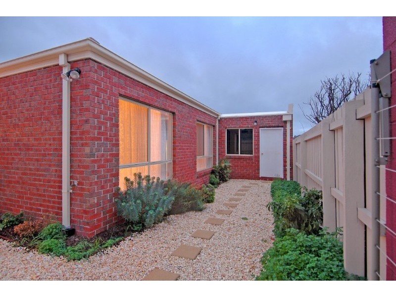 2/37 Clunes Street, Kingsbury VIC 3083