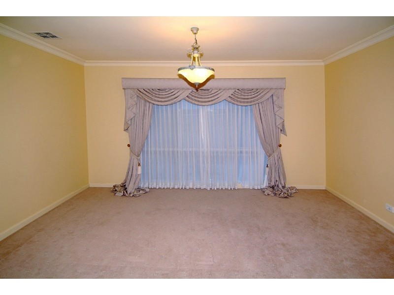 6 Riccana Court, Mill Park VIC 3082