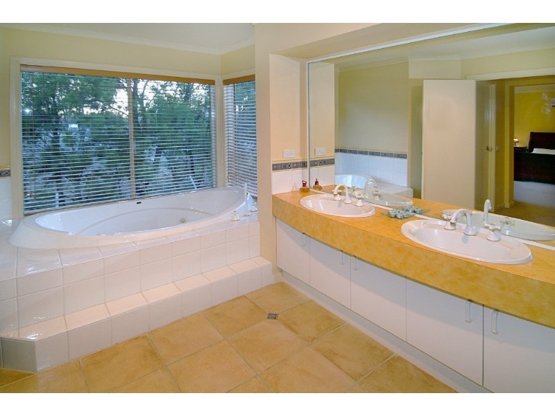 6 Riccana Court, Mill Park VIC 3082