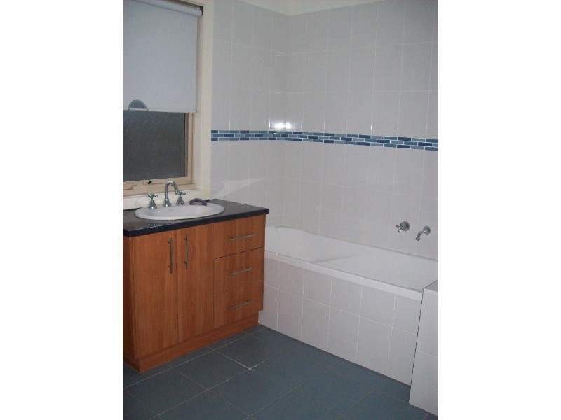 1/2 Faye Street, Reservoir VIC 3073