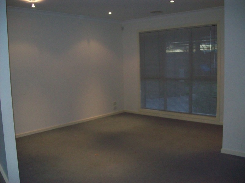 1/2 Faye Street, Reservoir VIC 3073