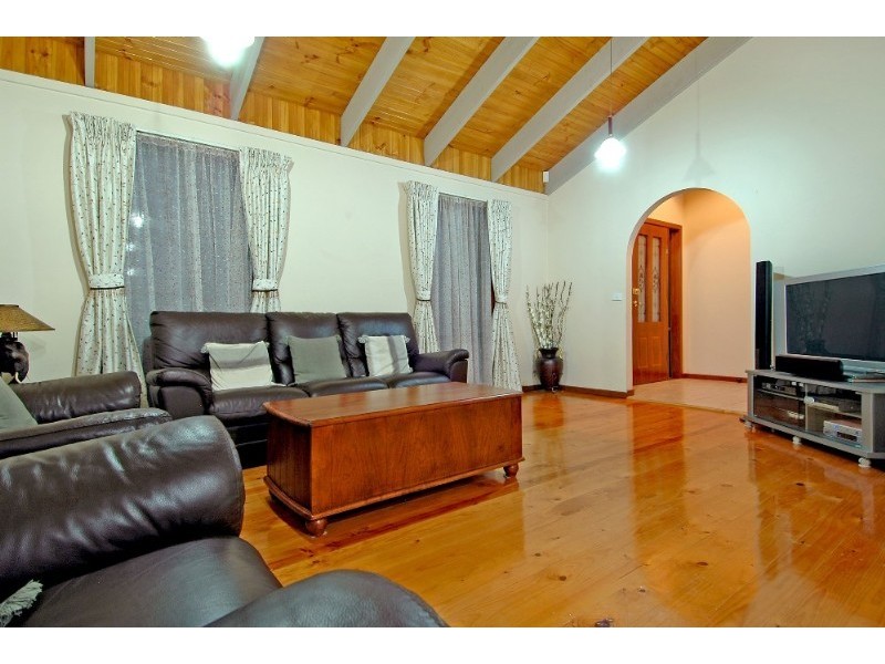 7 Ratcliffe Close, Mill Park VIC 3082