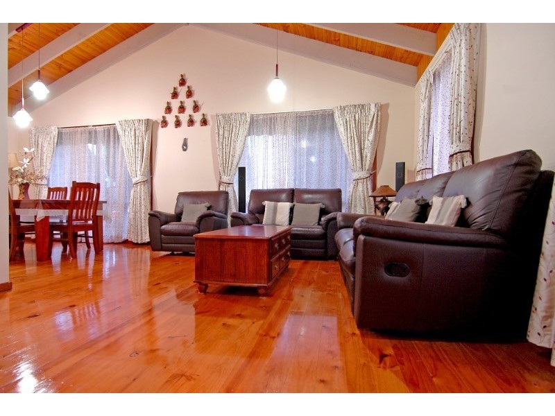 7 Ratcliffe Close, Mill Park VIC 3082