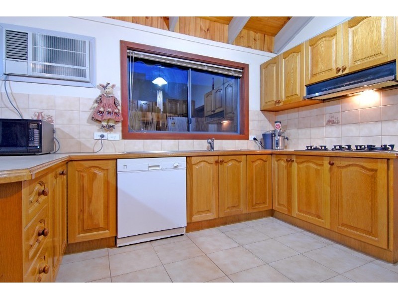 7 Ratcliffe Close, Mill Park VIC 3082