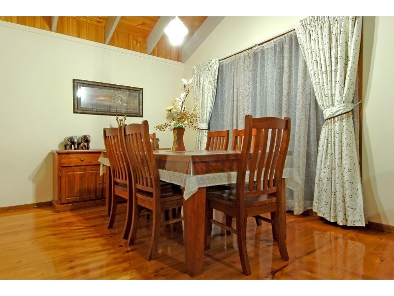 7 Ratcliffe Close, Mill Park VIC 3082