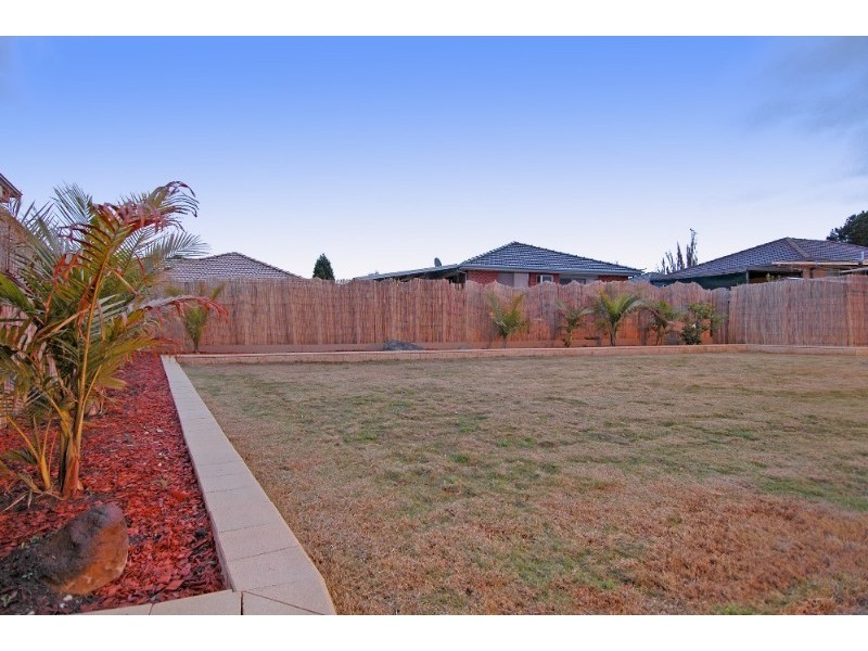 7 Ratcliffe Close, Mill Park VIC 3082