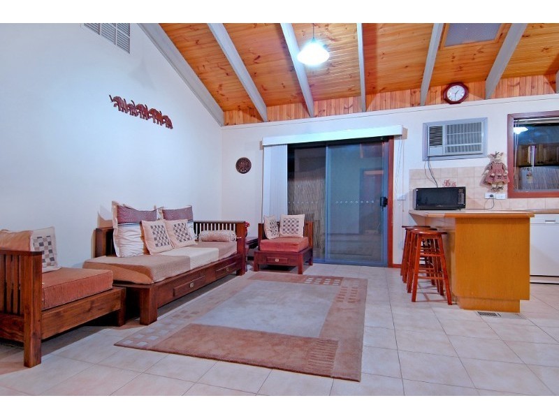 7 Ratcliffe Close, Mill Park VIC 3082