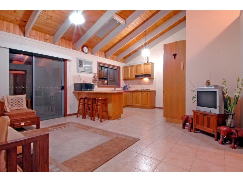 7 Ratcliffe Close, Mill Park VIC 3082