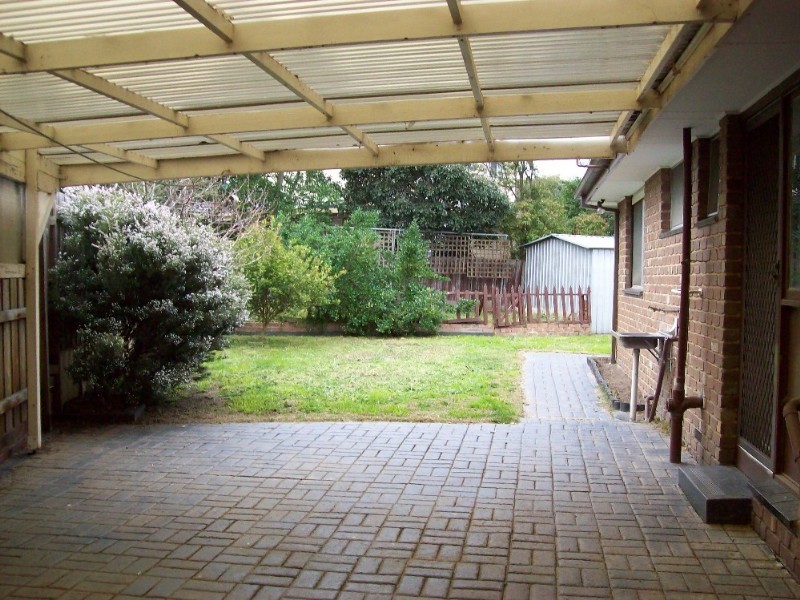 17 Buckmaster Drive, Mill Park VIC 3082