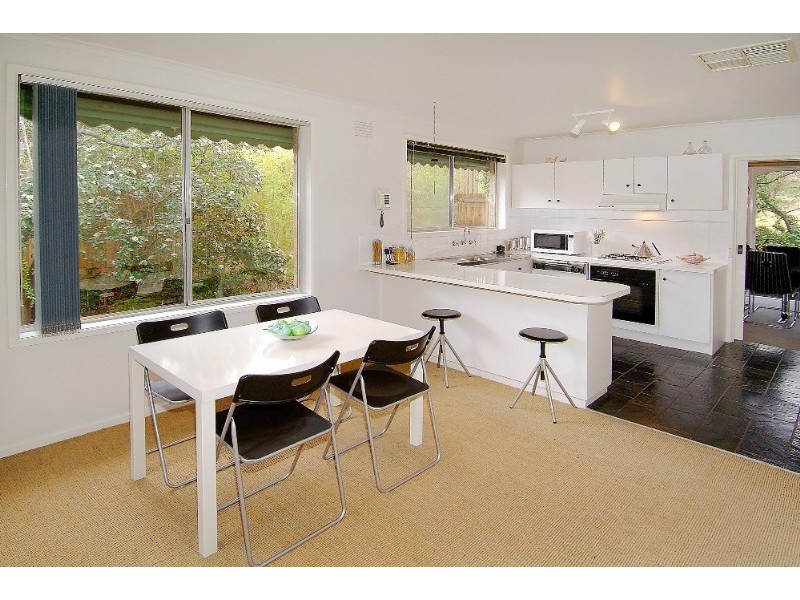 18 Narbethong Drive, Greensborough VIC 3088