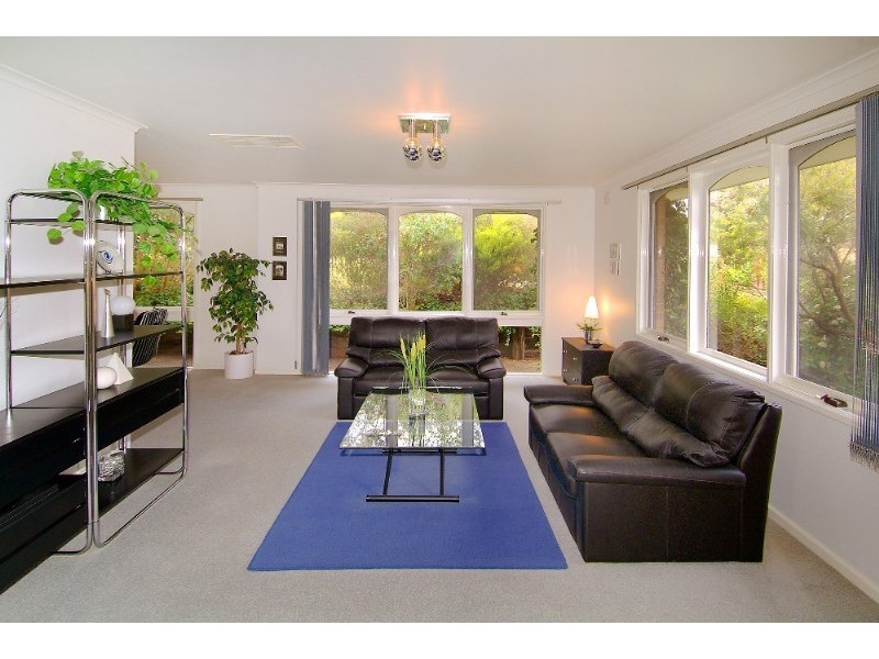 18 Narbethong Drive, Greensborough VIC 3088