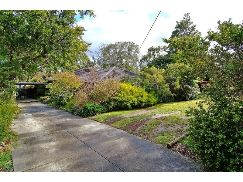 18 Narbethong Drive, Greensborough VIC 3088