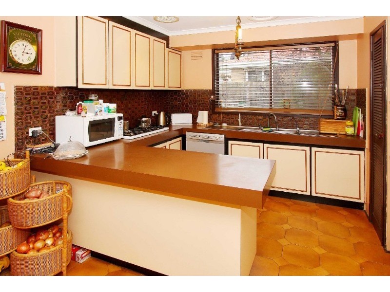 30 Statesman Crescent, Mill Park VIC 3082