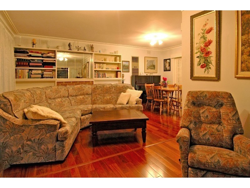 8 Ronald Court, Watsonia North VIC 3087