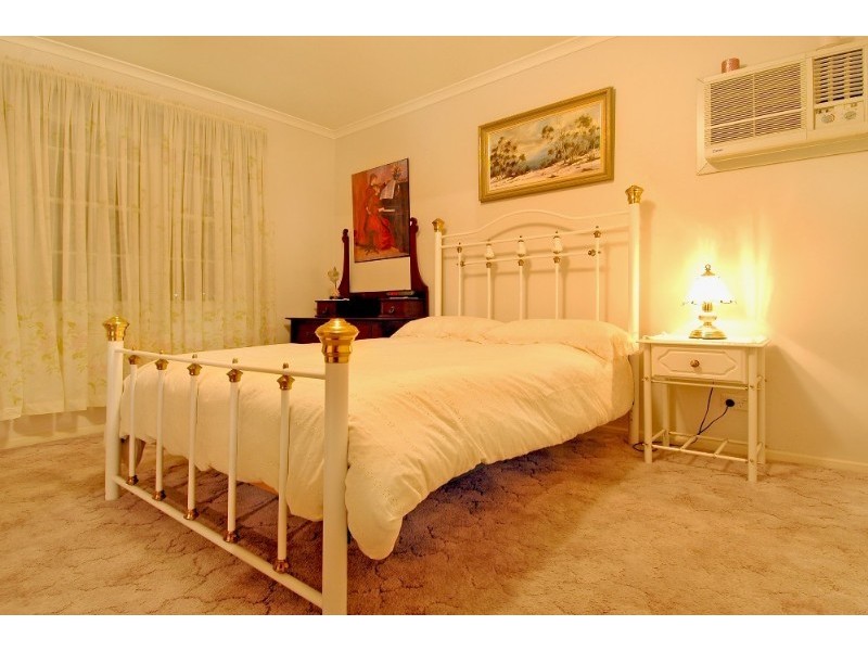 8 Ronald Court, Watsonia North VIC 3087