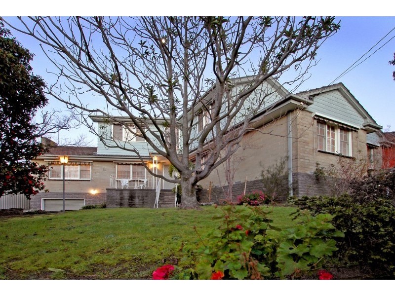 8 Ronald Court, Watsonia North VIC 3087