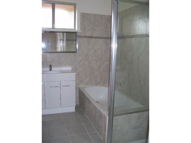 1 Green Avenue, Kingsbury VIC 3083