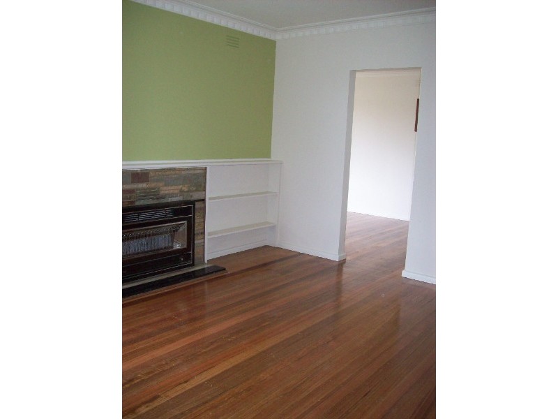 1 Green Avenue, Kingsbury VIC 3083