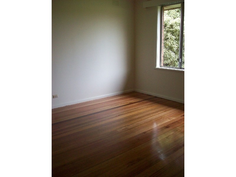 1 Green Avenue, Kingsbury VIC 3083