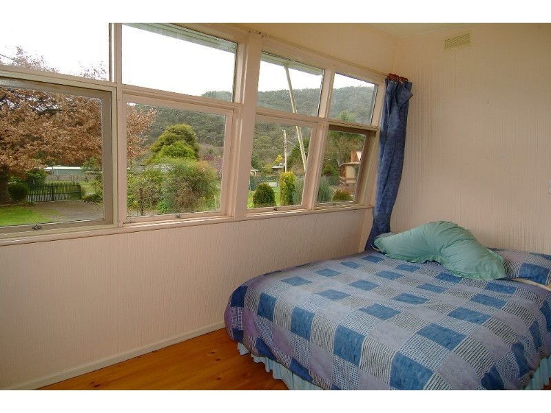 15 Riverside Crescent, Flowerdale VIC 3717